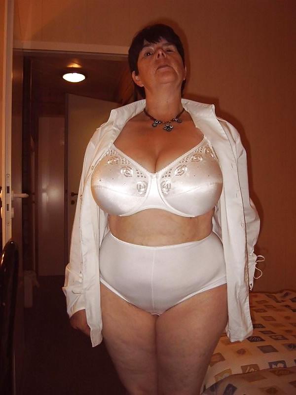 24P Busty grandma Monique