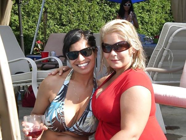 20P NON-NUDE girls around the water.