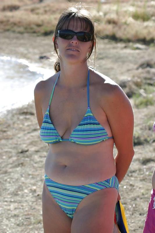 23P NON-NUDE girls around water 2