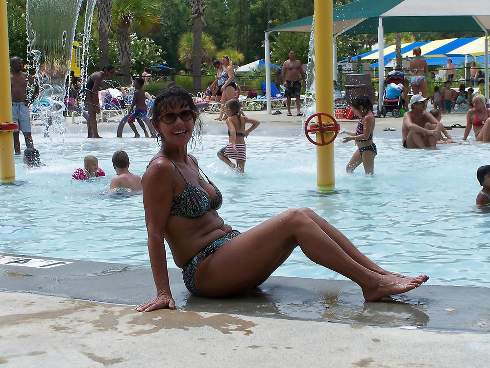 25P NON-NUDE girls around the water 3