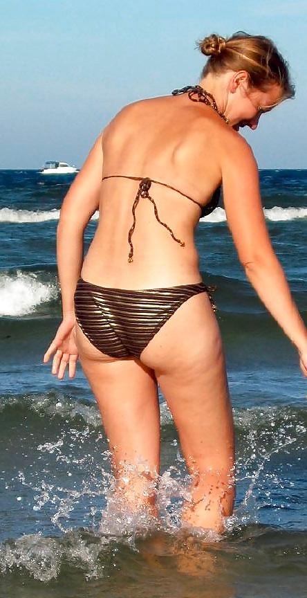 25P NON-NUDE girls around the water 3