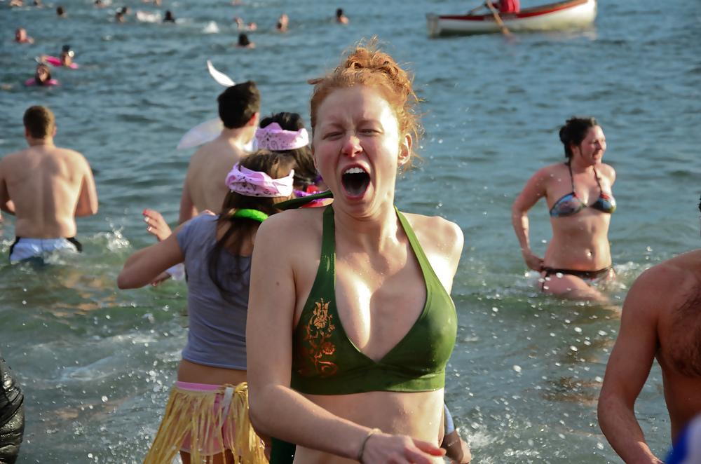 25P NON-NUDE girls around the water 3