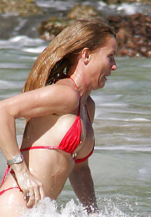 12P A Few Nip Slips On Vacation