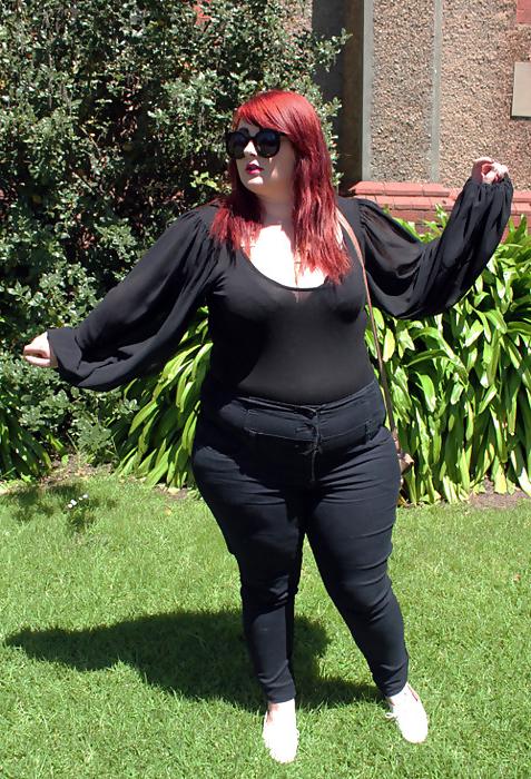 25P Bib and voluptuous females 2