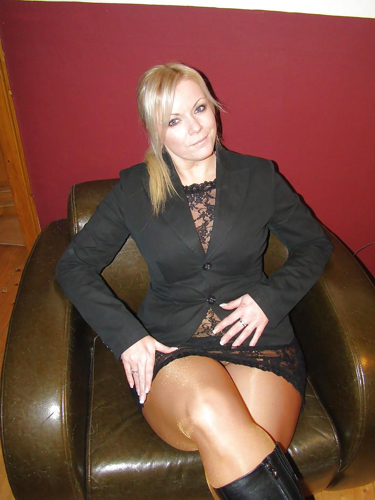 25P Sexy mature ladies 115( dressed)