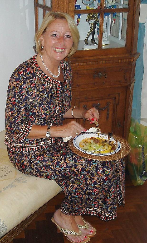 25P Sexy mature ladies 115( dressed)
