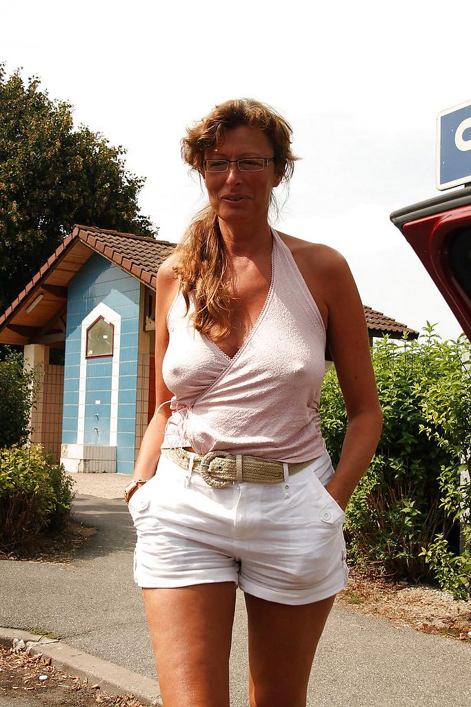 25P Sexy mature ladies 115( dressed)