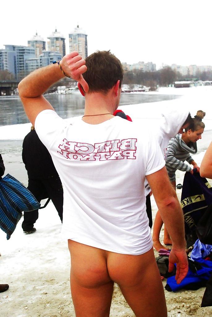 25P Nudist winter cold