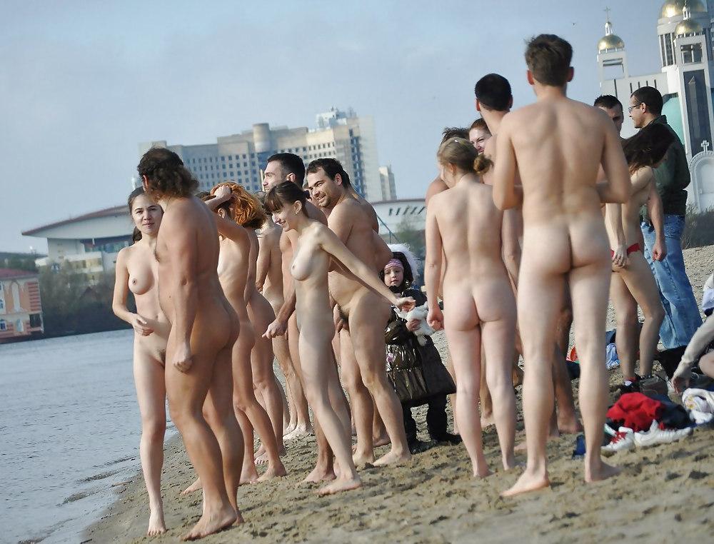 25P Nudist winter cold