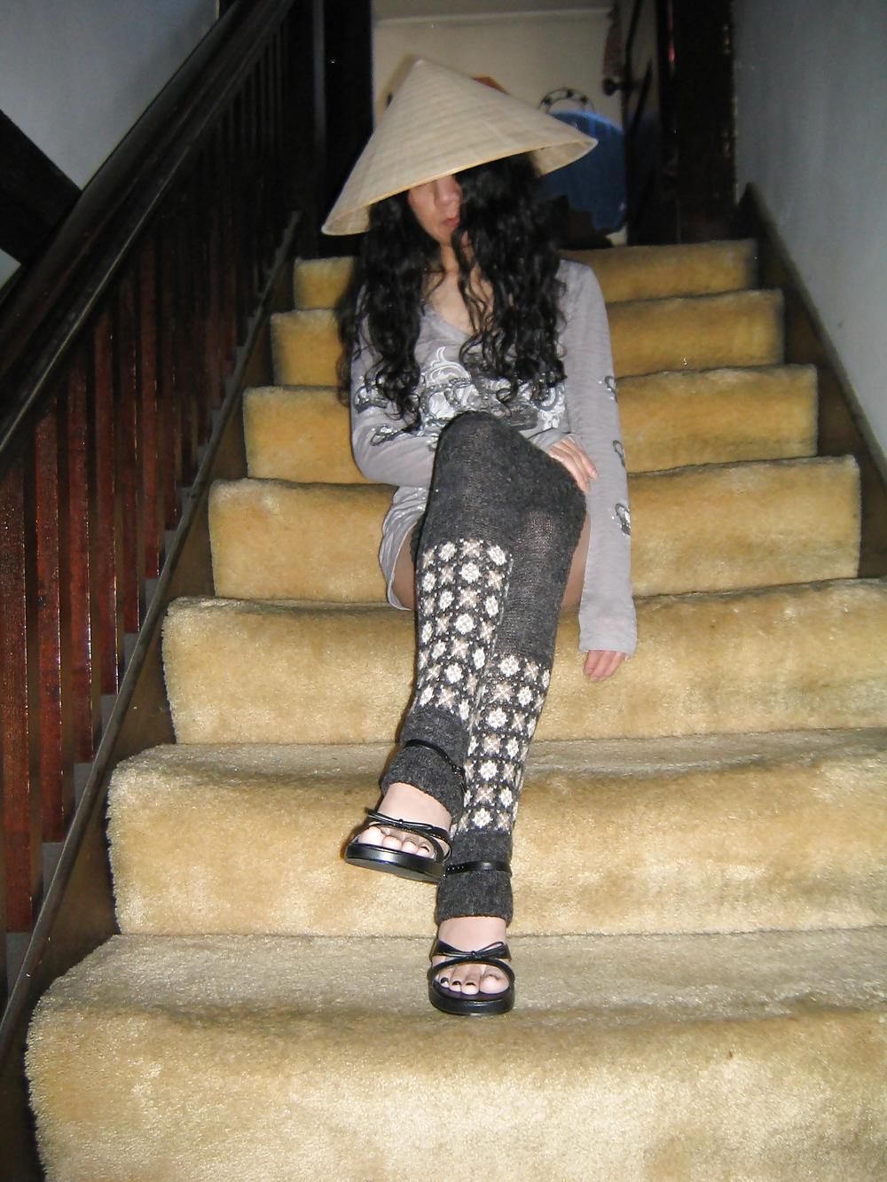 5P Asian wife in leggings