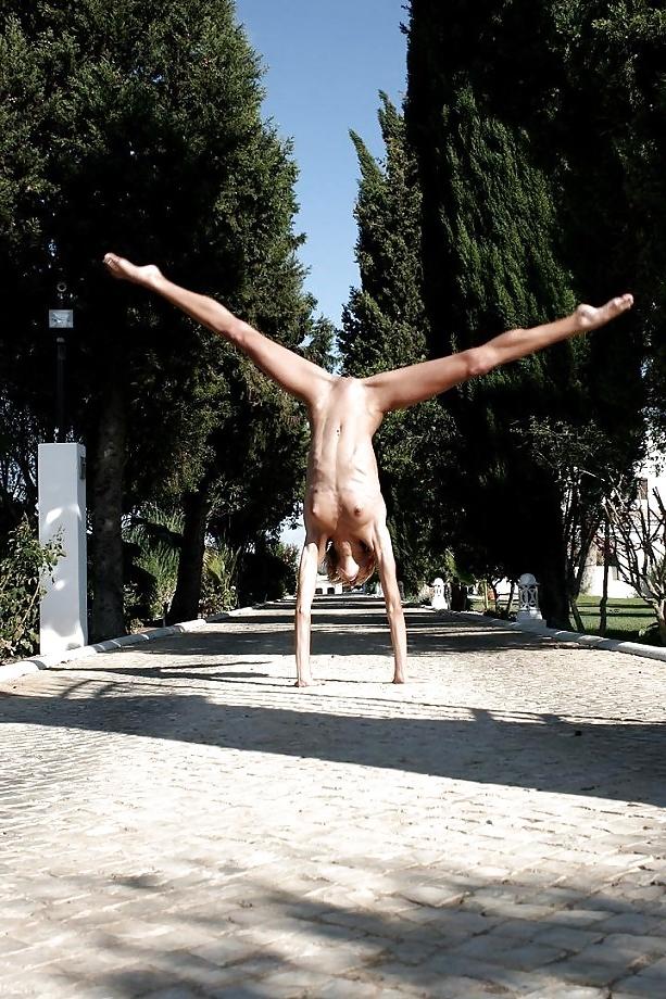 25P Nude Gymnastic - csm