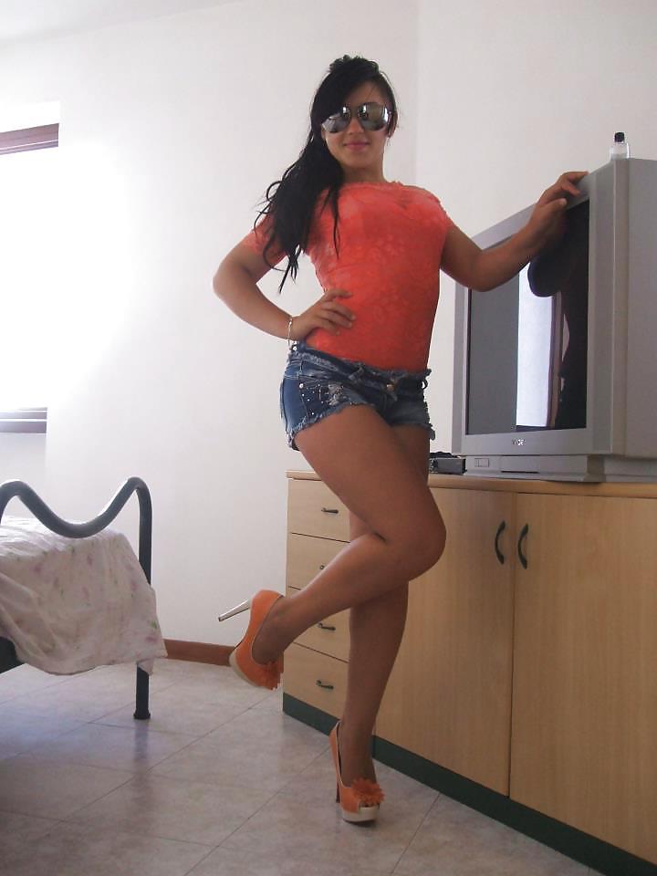 11P Romanian girl: dorina