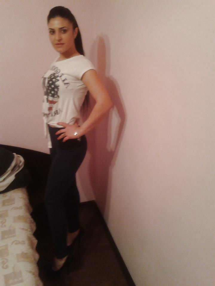 6P Romanian girl: Simina