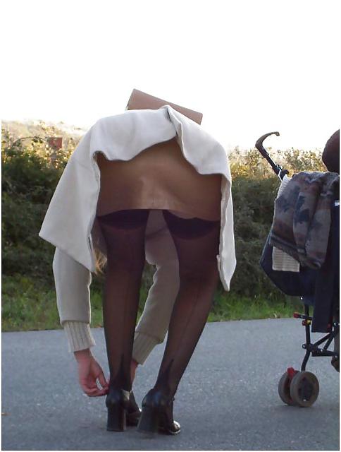 25P Upskirt Mums 2