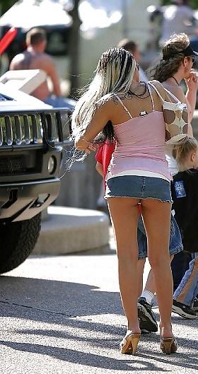 25P Upskirt Mums 2