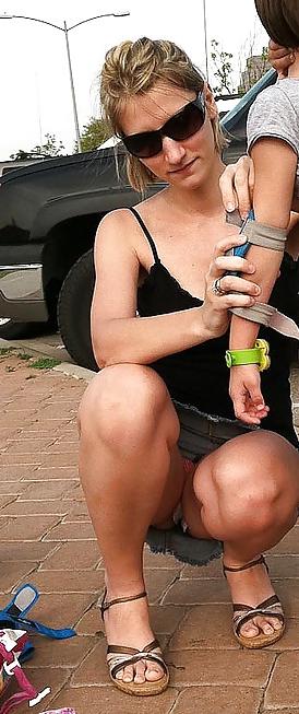 25P Upskirt Mums 2