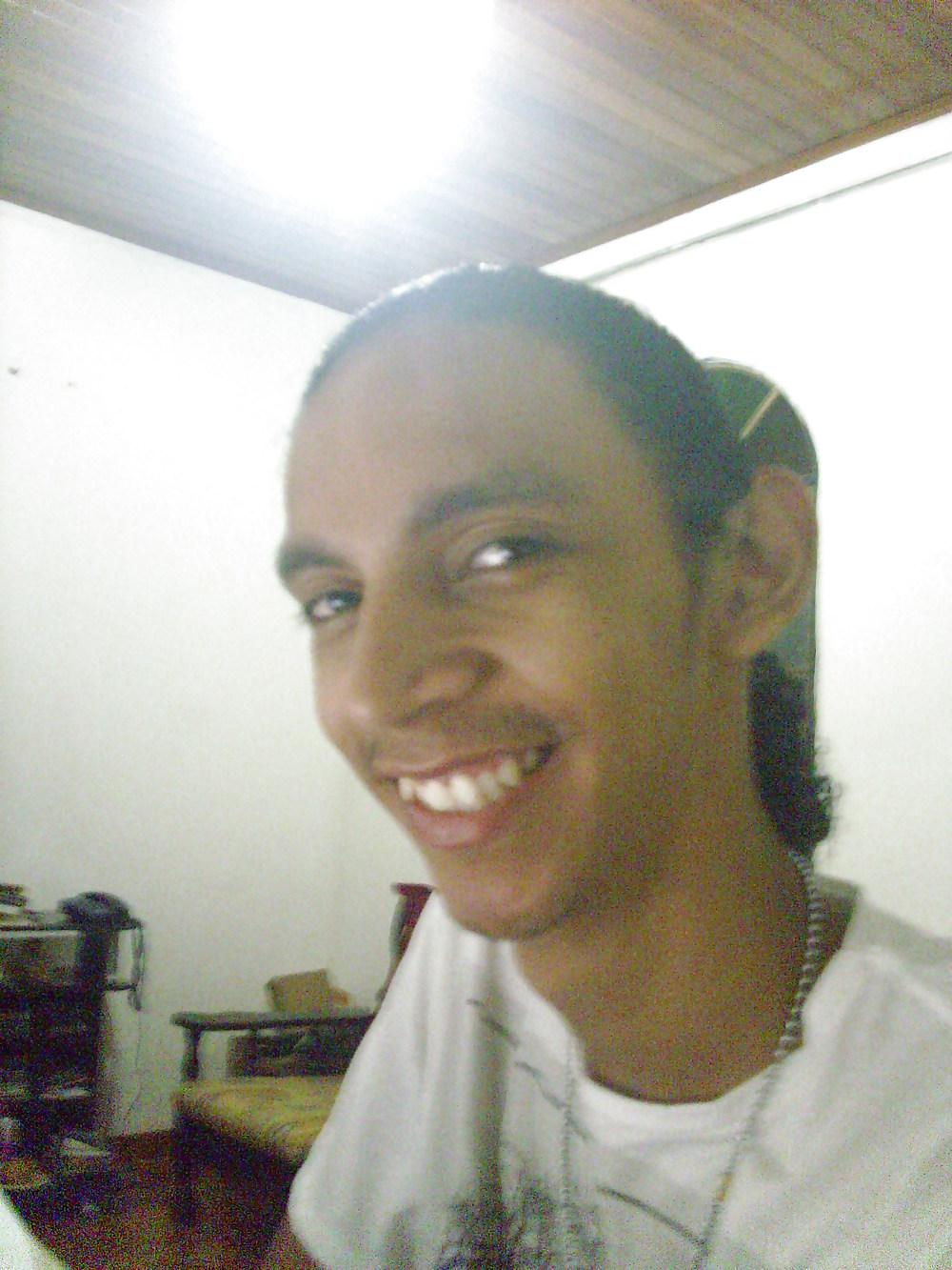 11P Hi. I'm Diego (non-nude)