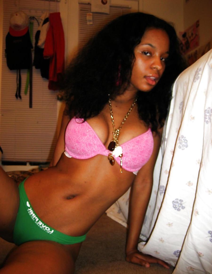25P Amateurs delights 36 - Cute Brasilia girl