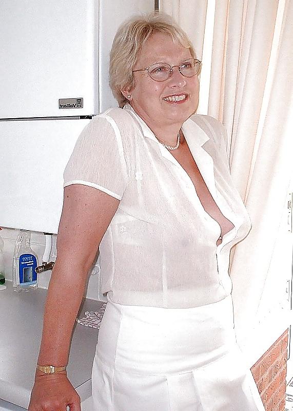 16P BBW and Mature 46 by Searcher1957