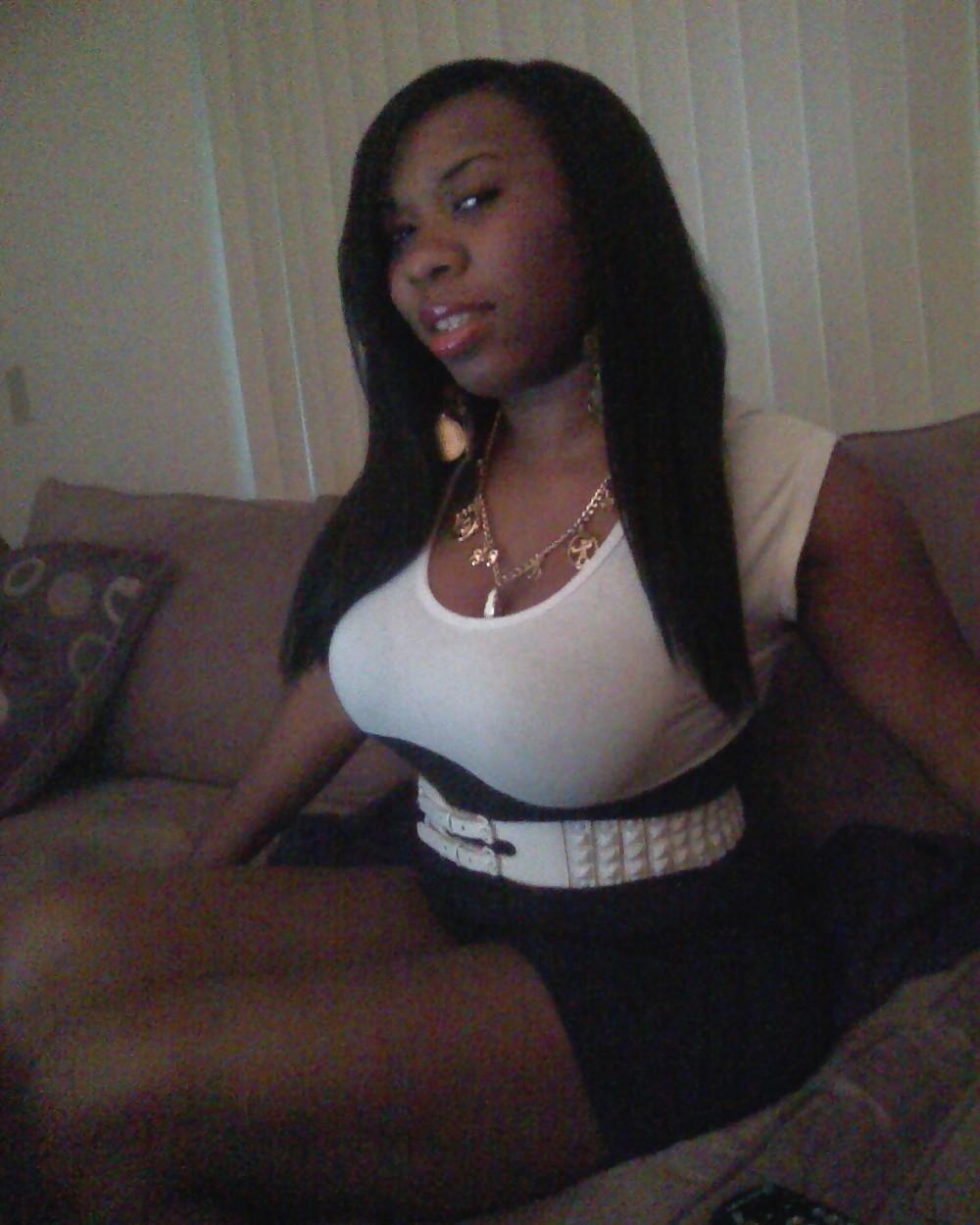 7P Qiturah - Busty Black Girl
