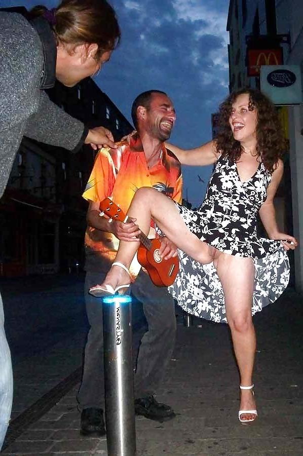 15P Wives Upskirt Pussy