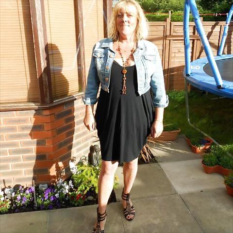 25P Mature Amateur Clothed 5