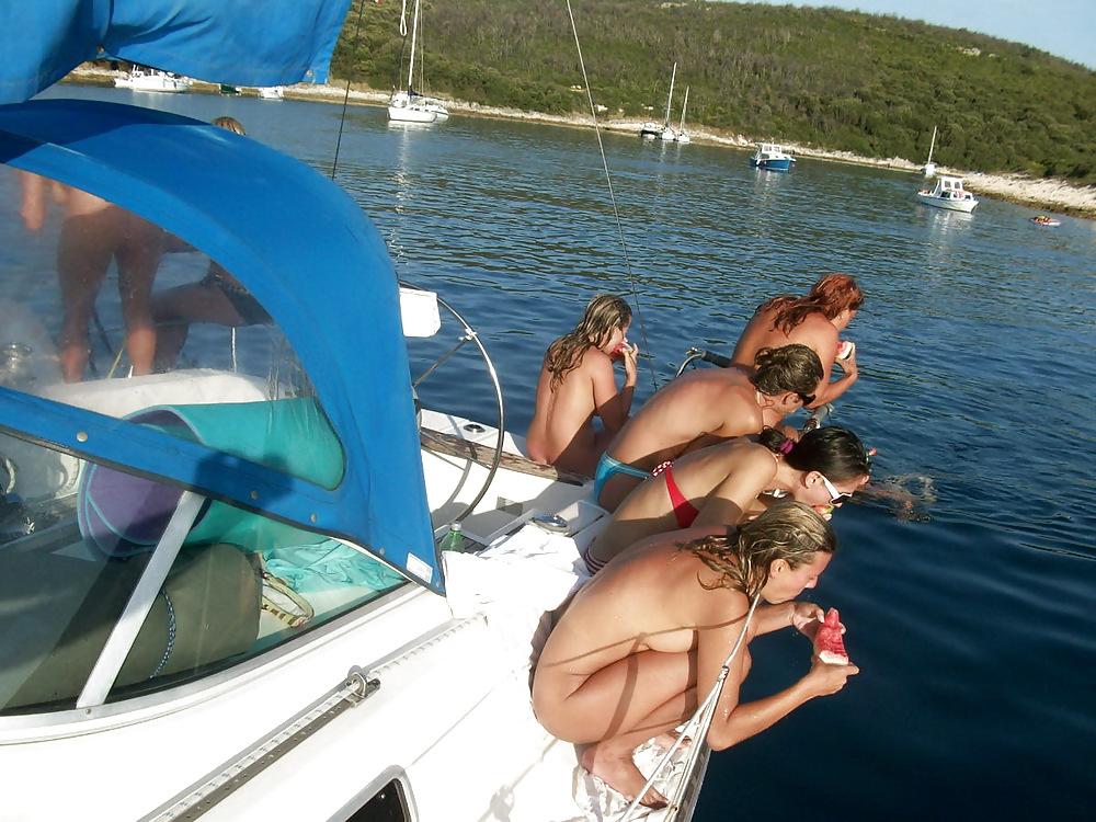 24P Stolen Pics - Group of Girls in Holidays Part 4
