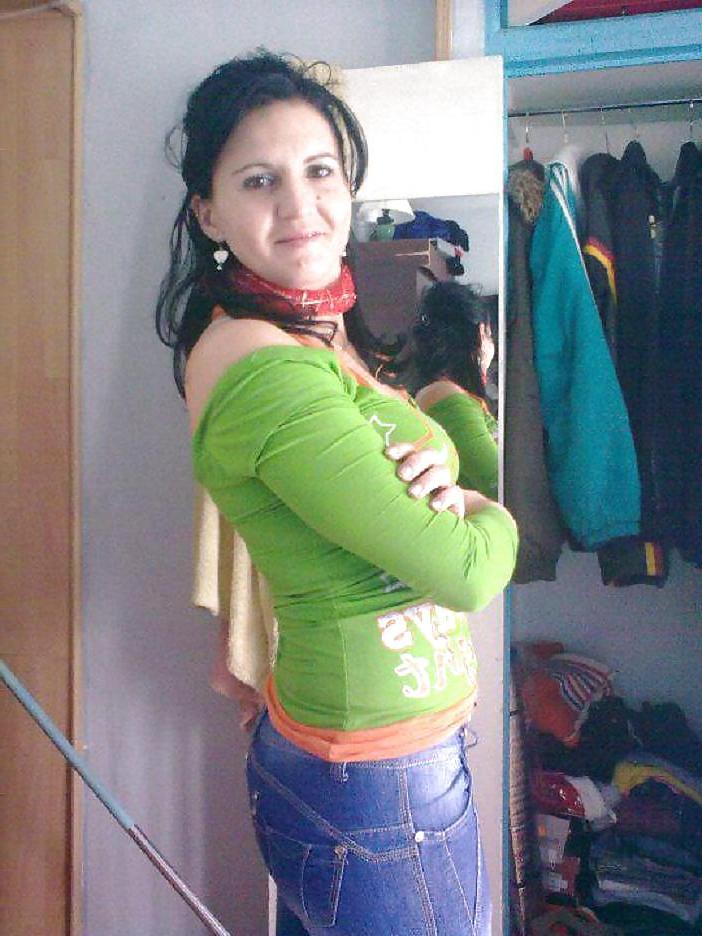 8P Romanian woman: Sanda