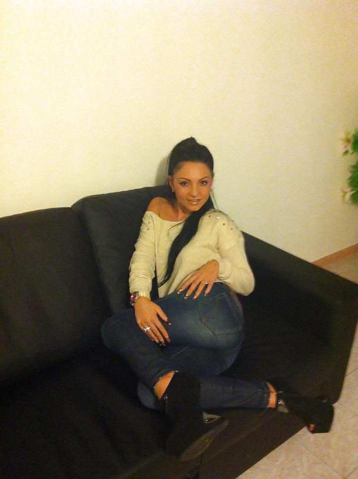25P Romanian girl: valentina