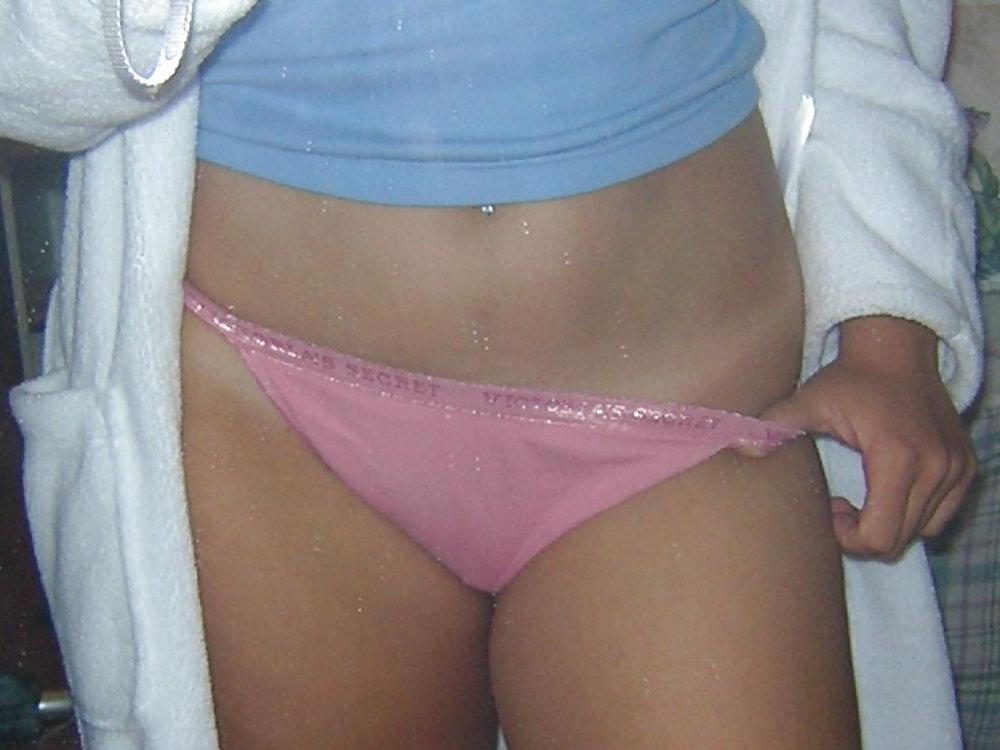 11P Blonde posing on her bed and fingering her pussy