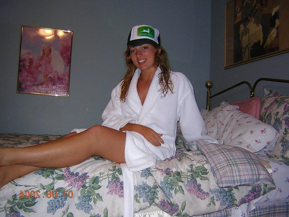 11P Blonde posing on her bed and fingering her pussy