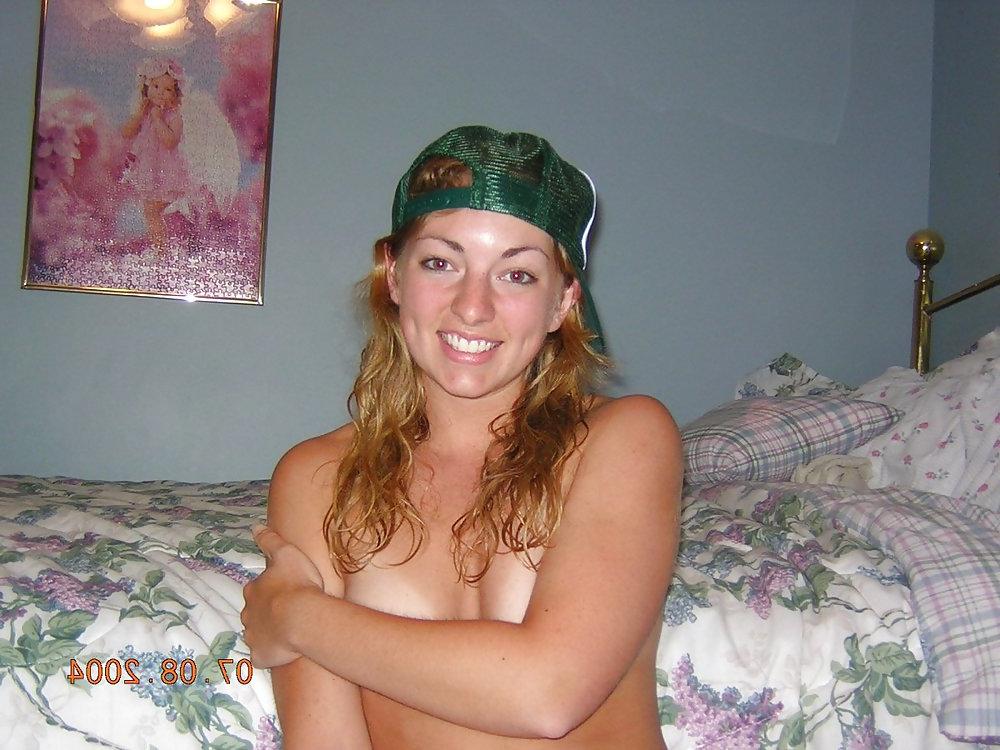 11P Blonde posing on her bed and fingering her pussy