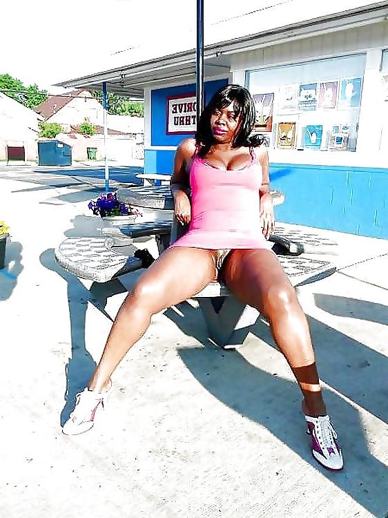 25P Ebony - Legs Apart