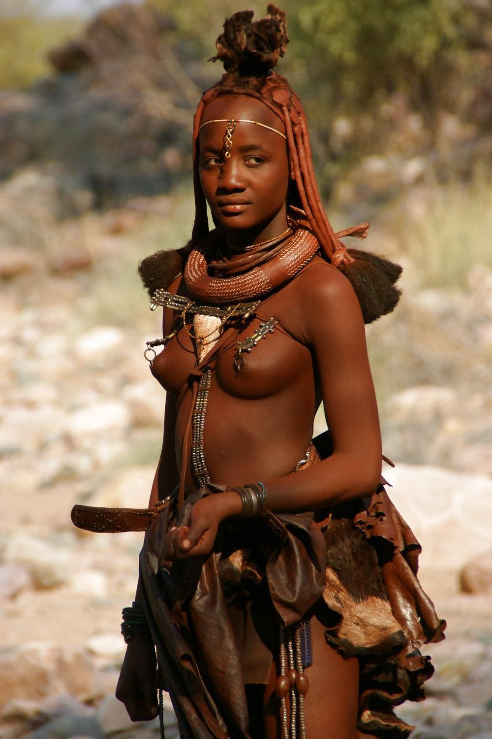 25P Tribal Himba women