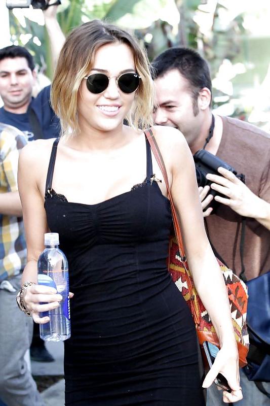 23P Miley Cyrus Upskirt 