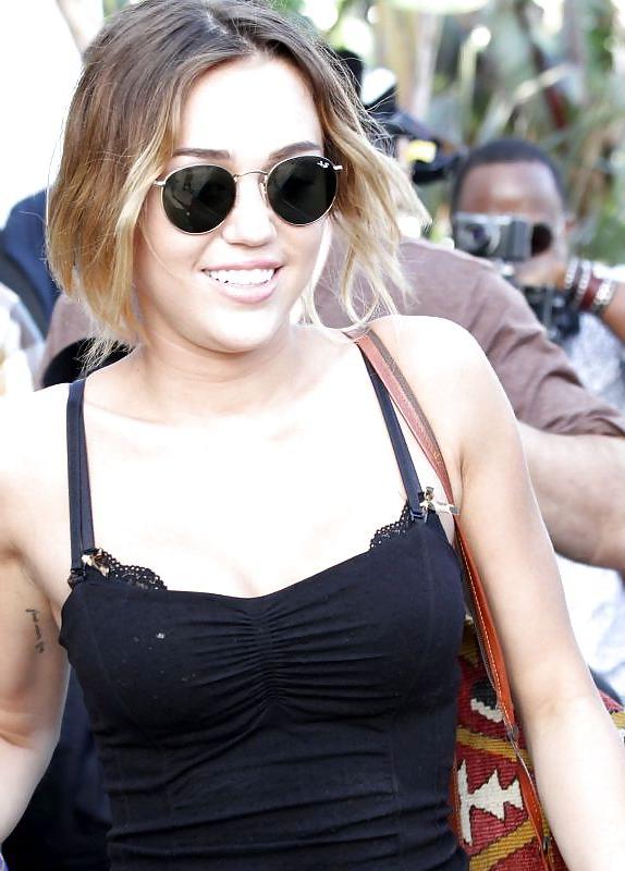 23P Miley Cyrus Upskirt 