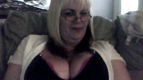 25P Mature Amateur Clothed 8