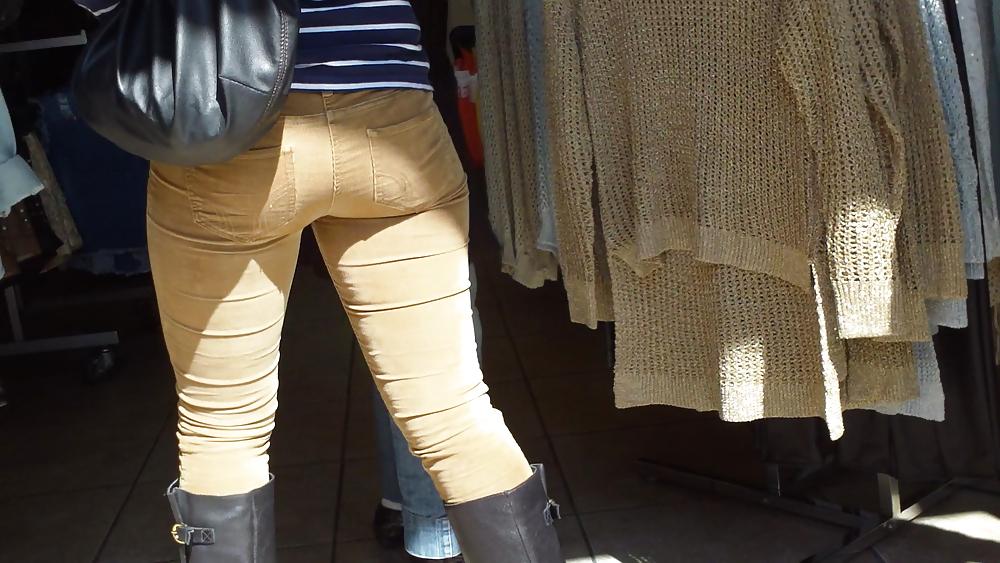 25P Following nice tight sexy ass & bubble butt around 