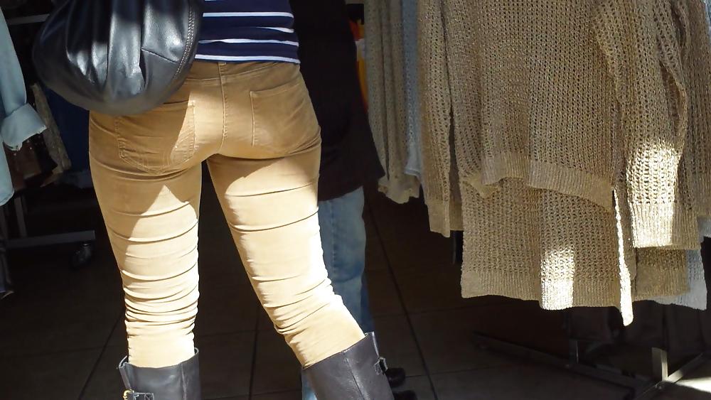25P Following nice tight sexy ass & bubble butt around 