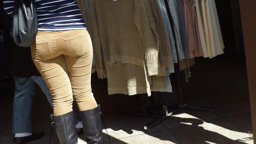 25P Following nice tight sexy ass & bubble butt around 