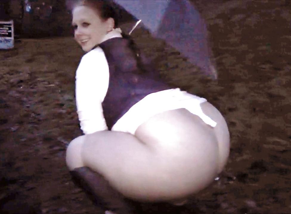 22P Holy mom your ass is fat and hungry