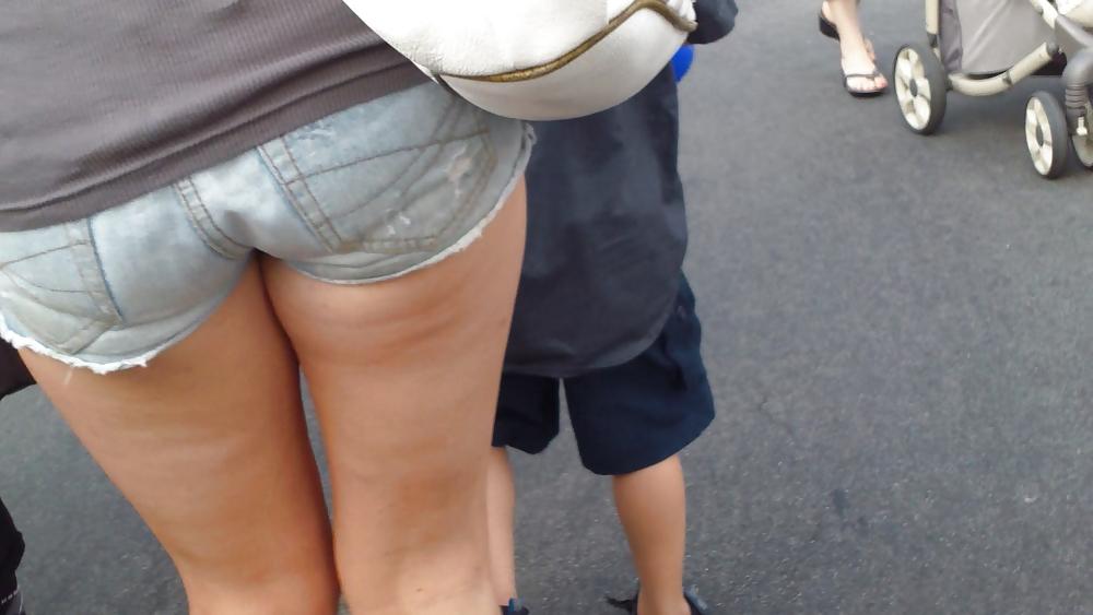 20P Tight ass & butt cheeks in short jeans 