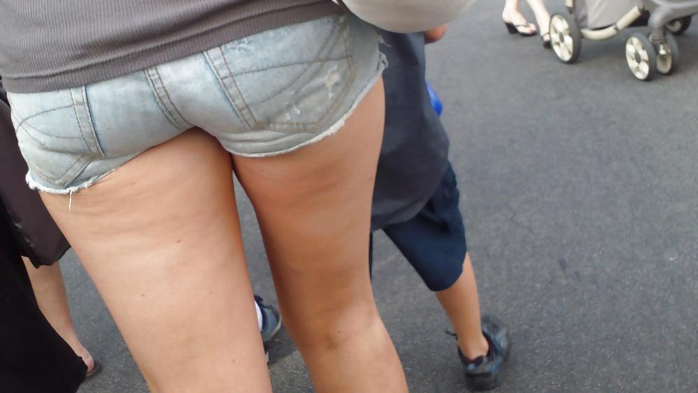 20P Tight ass & butt cheeks in short jeans 