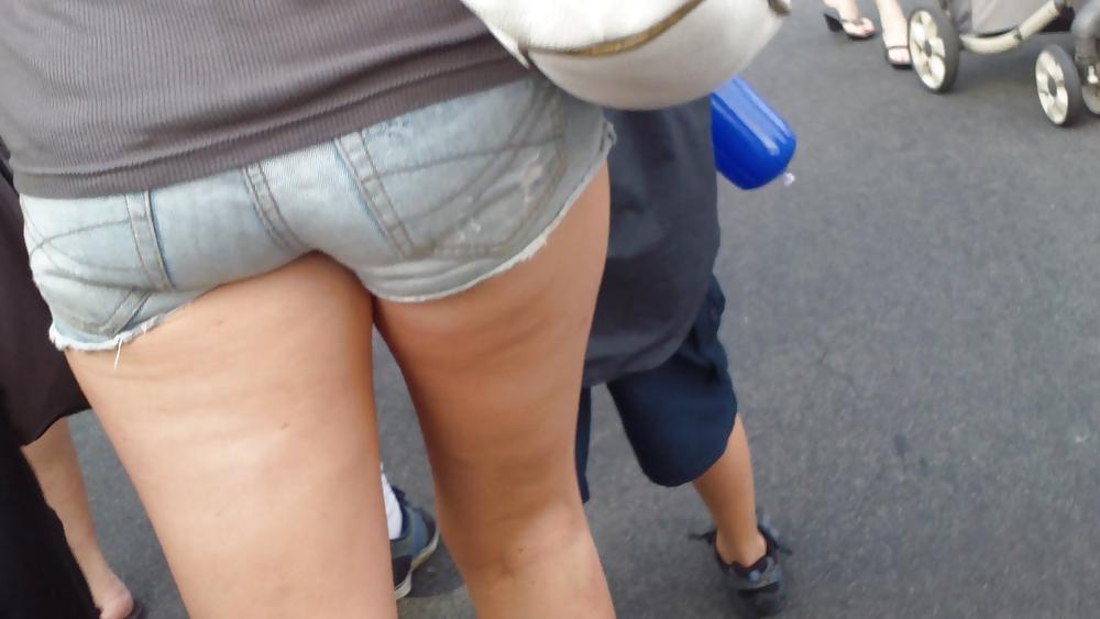 20P Tight ass & butt cheeks in short jeans 