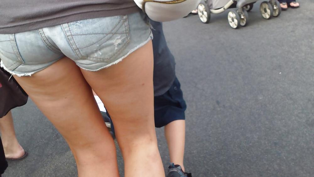 20P Tight ass & butt cheeks in short jeans 
