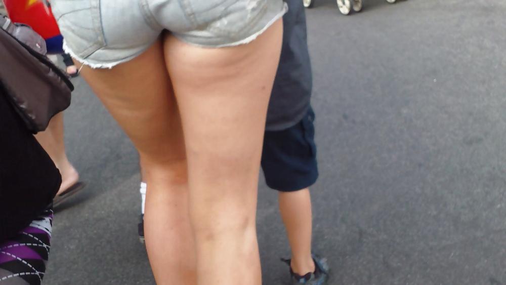 20P Tight ass & butt cheeks in short jeans 