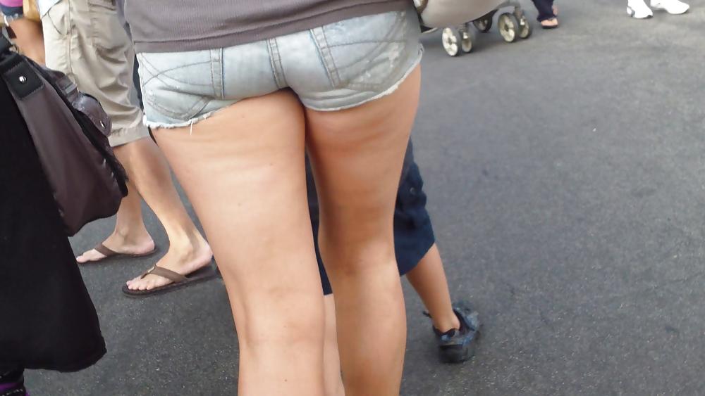 20P Tight ass & butt cheeks in short jeans 