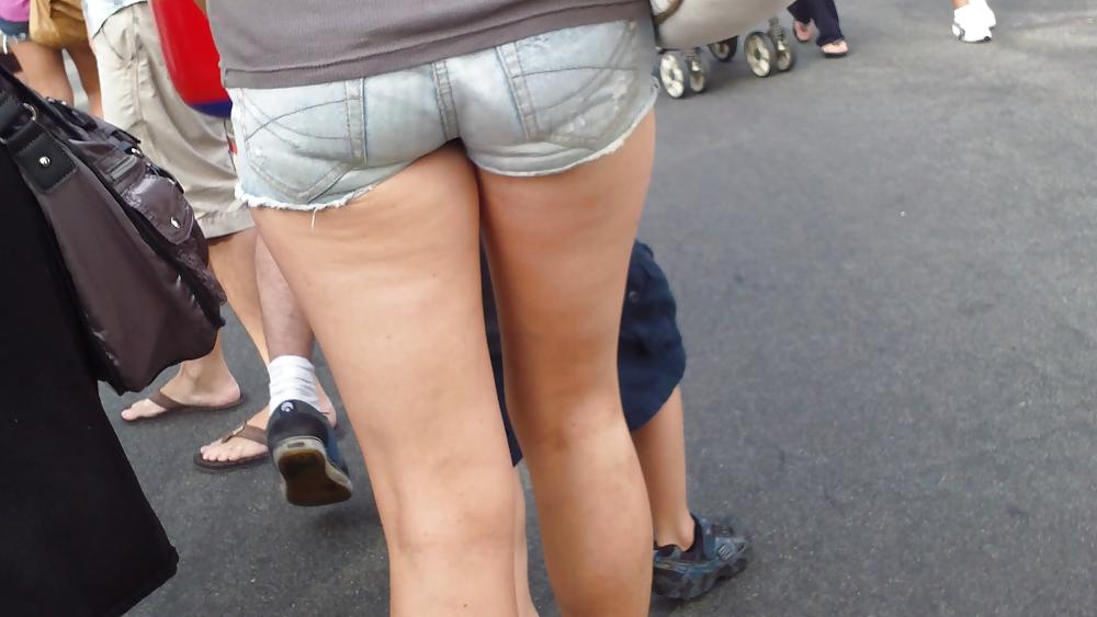 20P Tight ass & butt cheeks in short jeans 