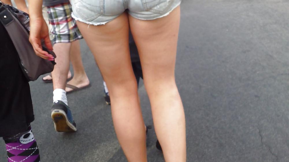 20P Tight ass & butt cheeks in short jeans 