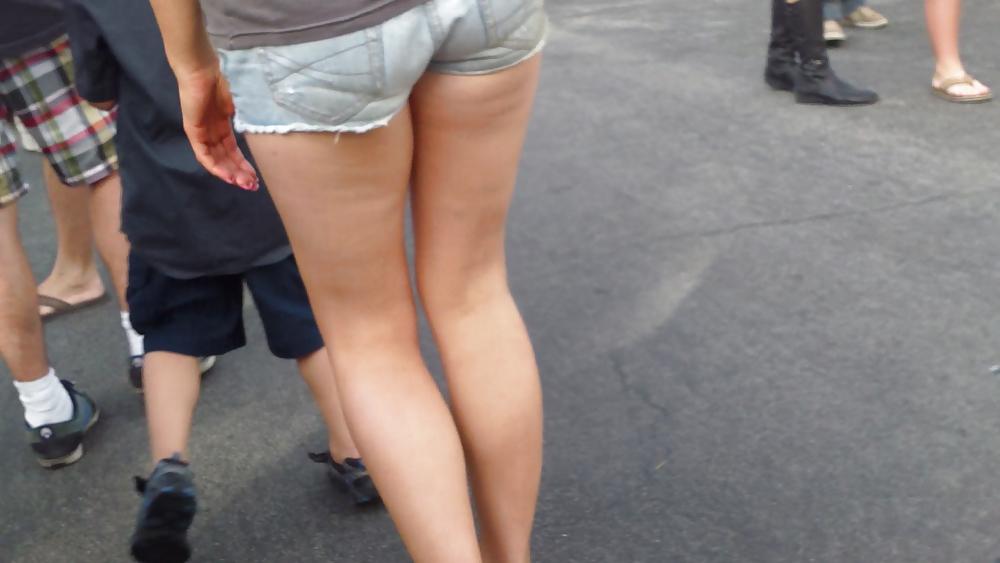 20P Tight ass & butt cheeks in short jeans 